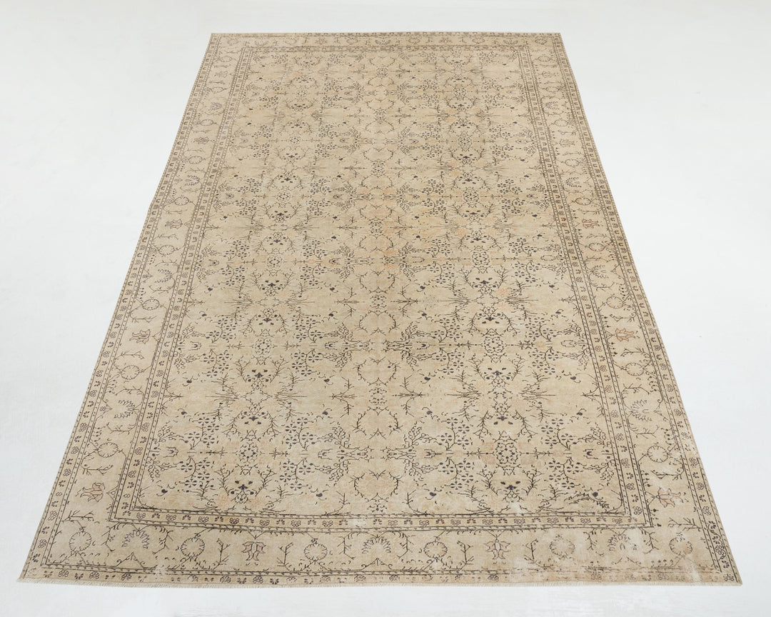Beige Oushak Rug 7' 7" x 11' 5" | No. VR82403