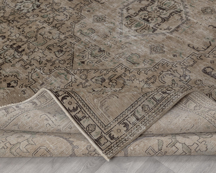 Beige Oushak Rug 9' 8" x 12' 2" | No. VR83704