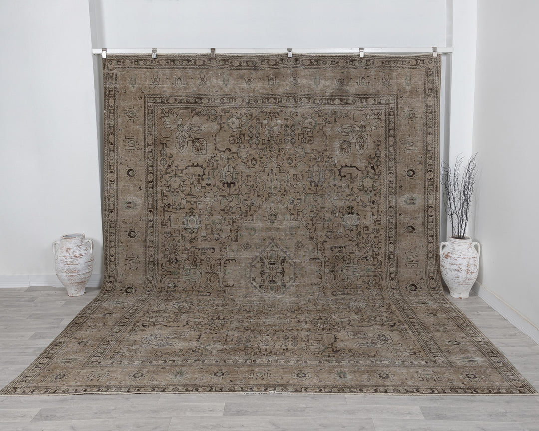 Beige Oushak Rug 9' 8" x 12' 2" | No. VR83704