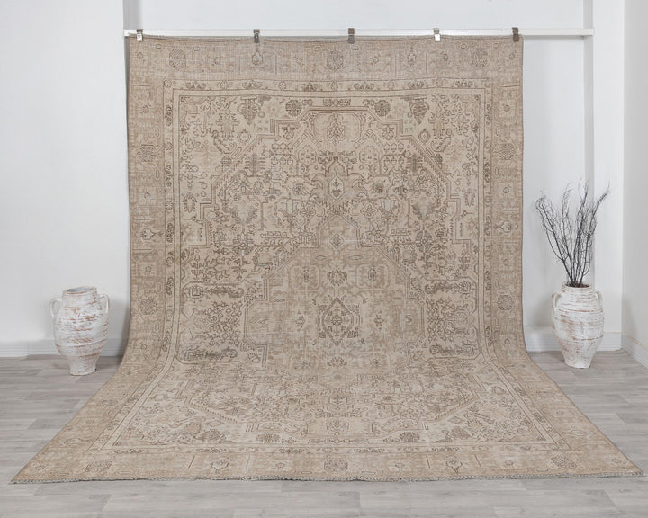 Beige Oushak Rug 8' 8" x 11' 6" | No. VR52081