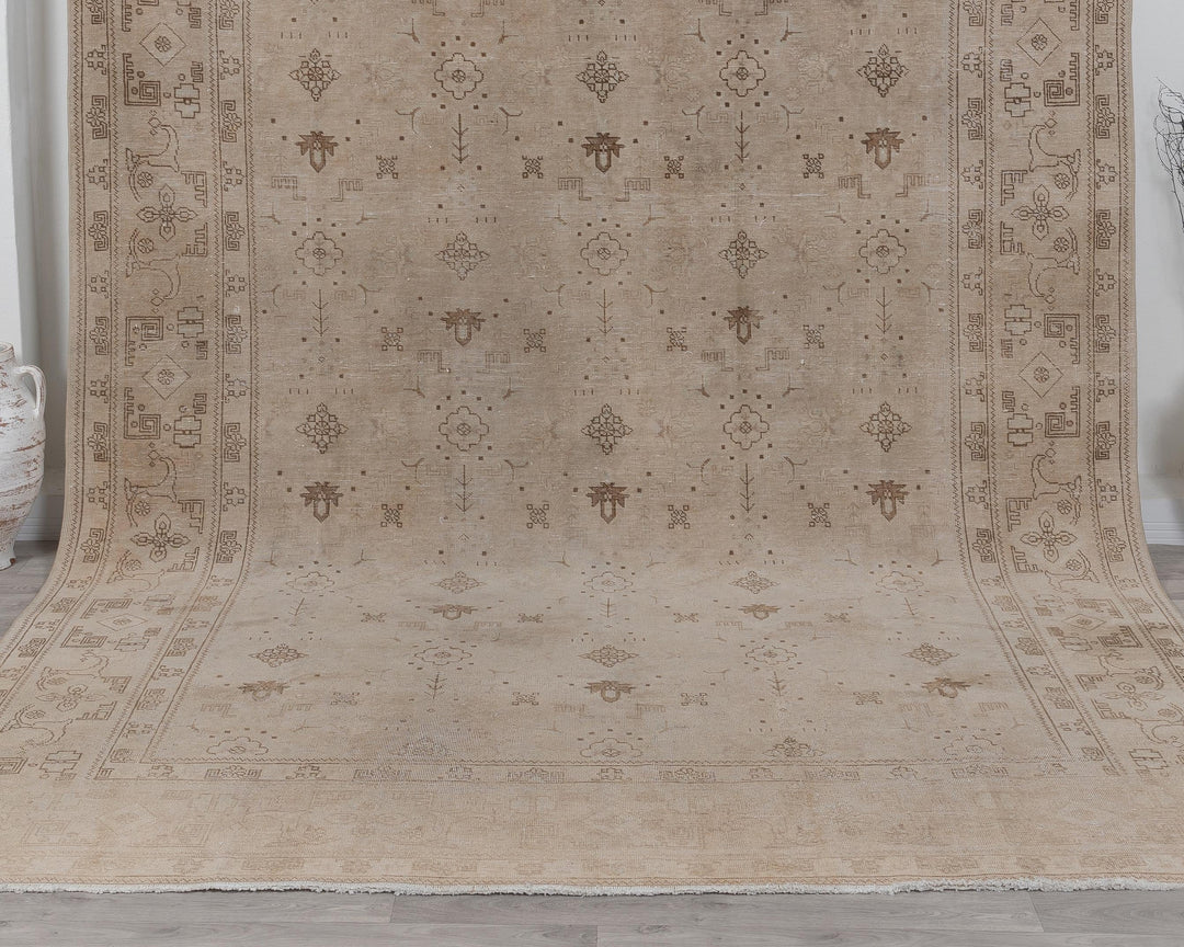 Beige Oushak Rug 8' 5" x 11' 7" | No. VR76154