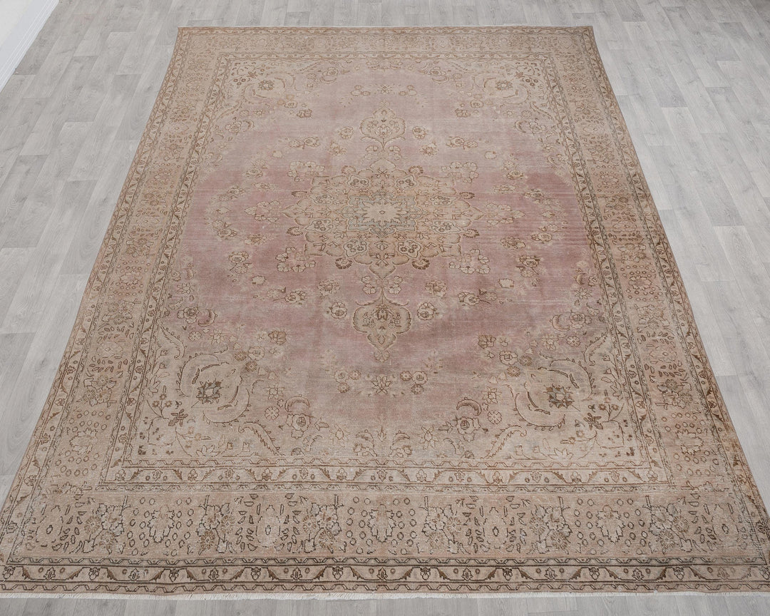 Beige Oushak Rug 9' 8" x 12' 4" | No. VR30832