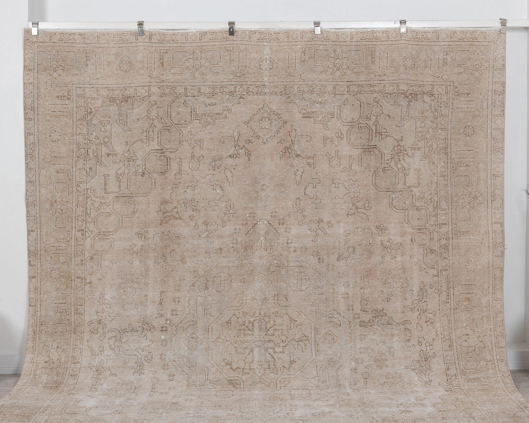 Beige Oushak Rug 9' 6" x 12' | No. VR78449