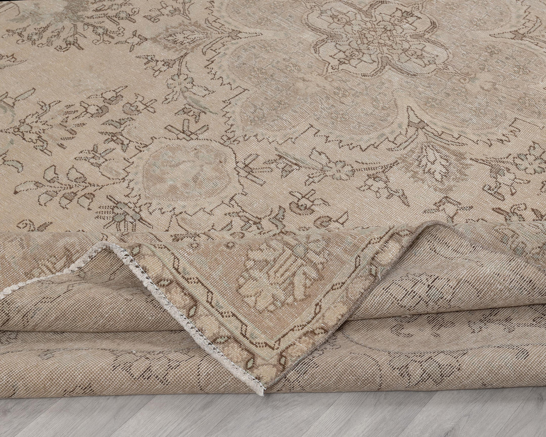 Beige Oushak Rug 9' 6" x 12' 6" | No. VR46551