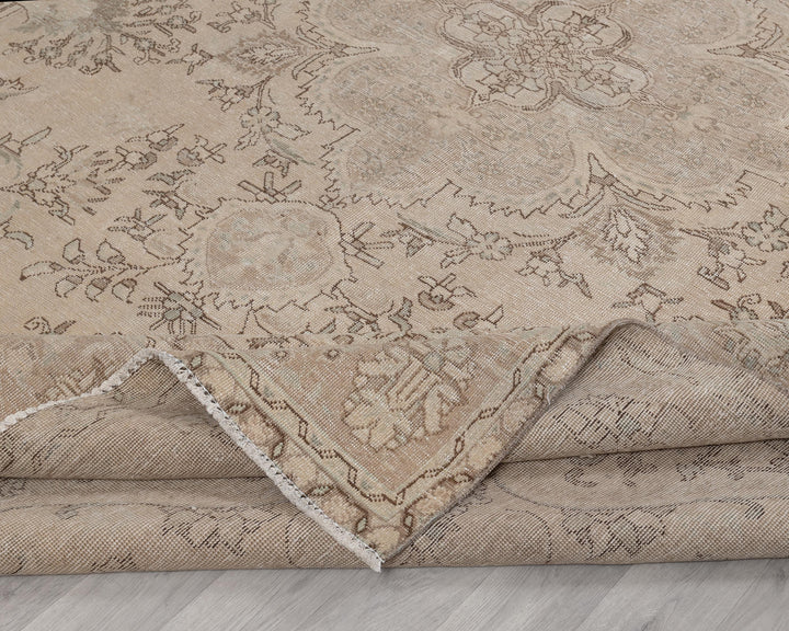 Beige Oushak Rug 9' 6" x 12' 6" | No. VR46551