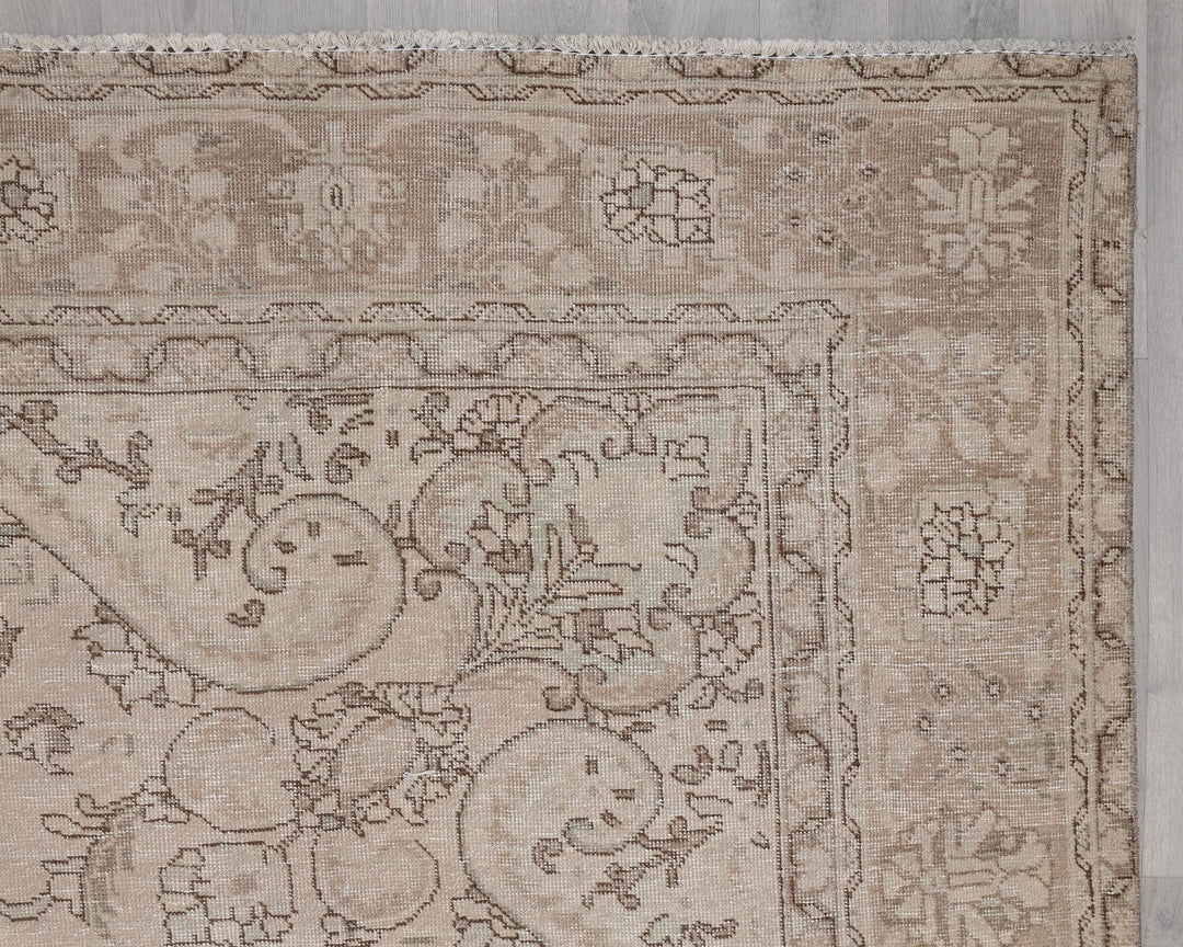 Beige Oushak Rug 9' 6" x 12' 6" | No. VR46551