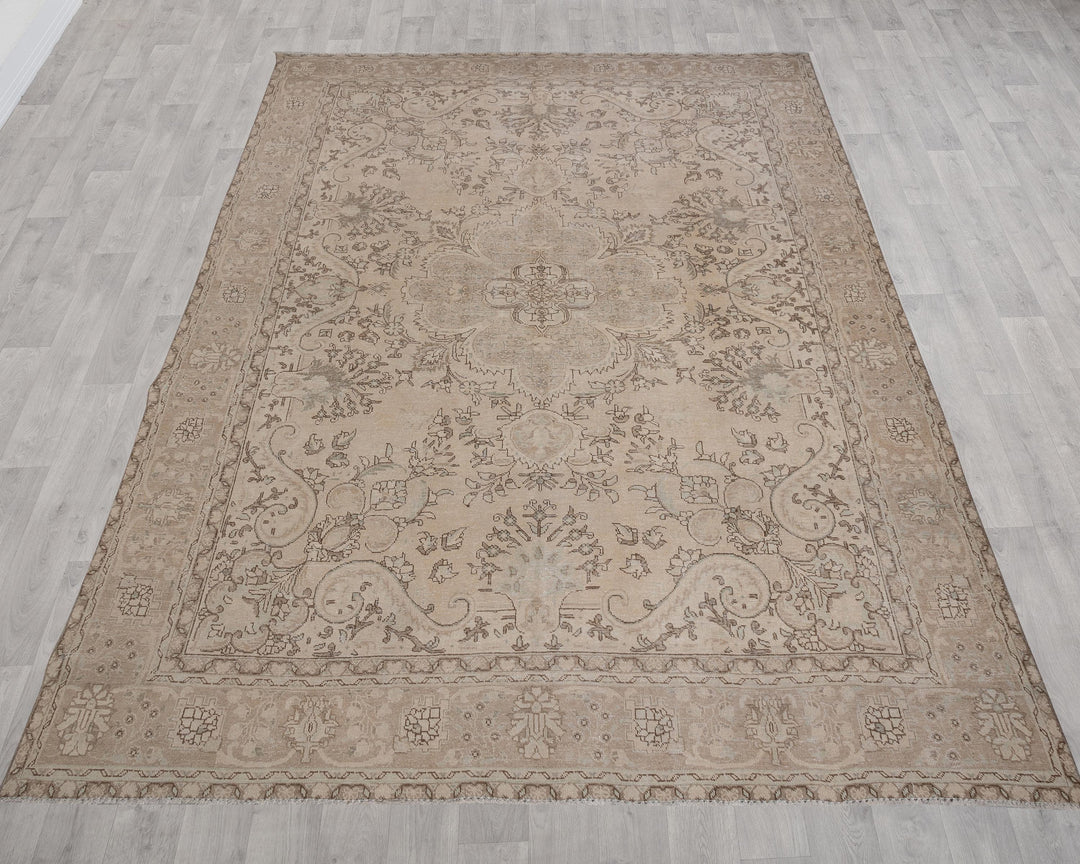 Beige Oushak Rug 9' 6" x 12' 6" | No. VR46551