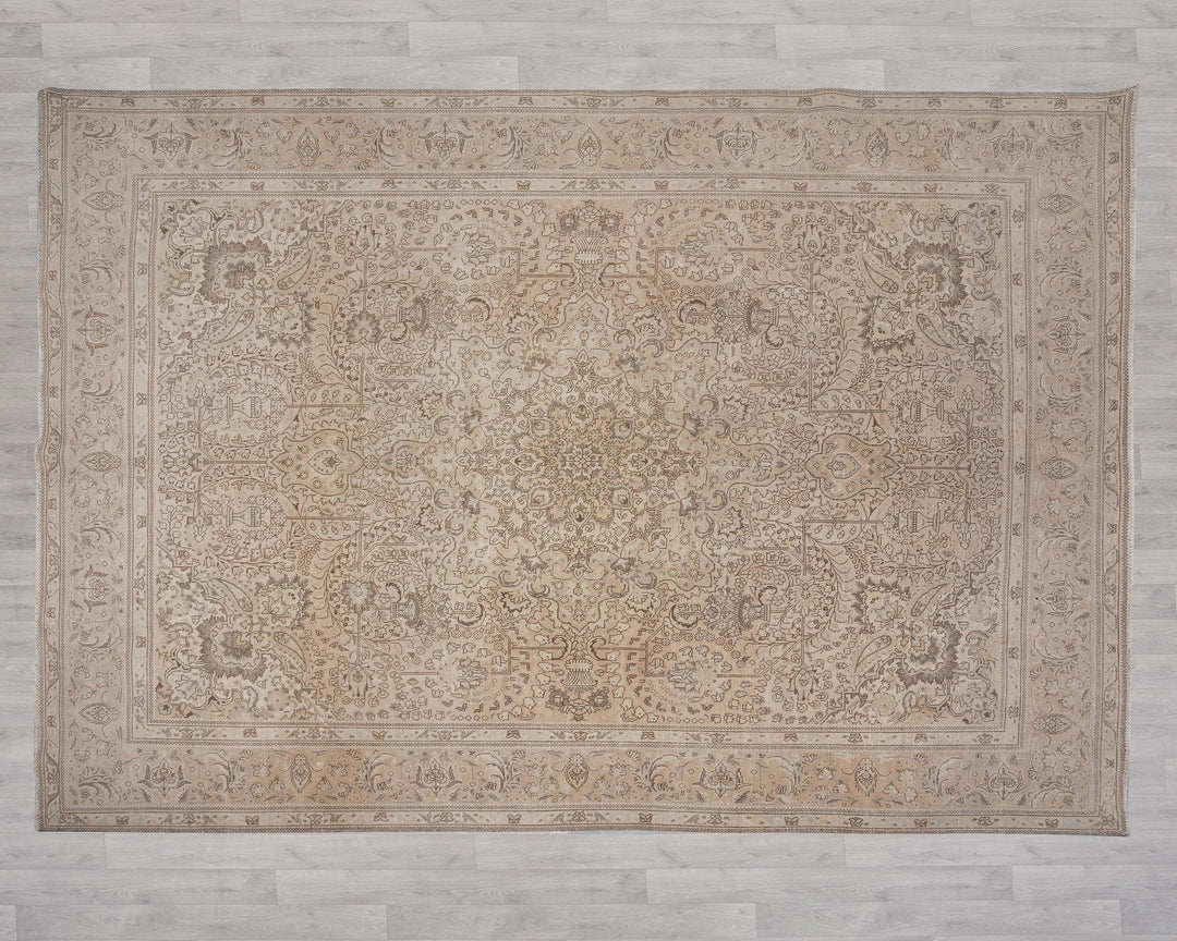 Beige Oushak Rug 9' 4" x 12' 8" | No. VR66343