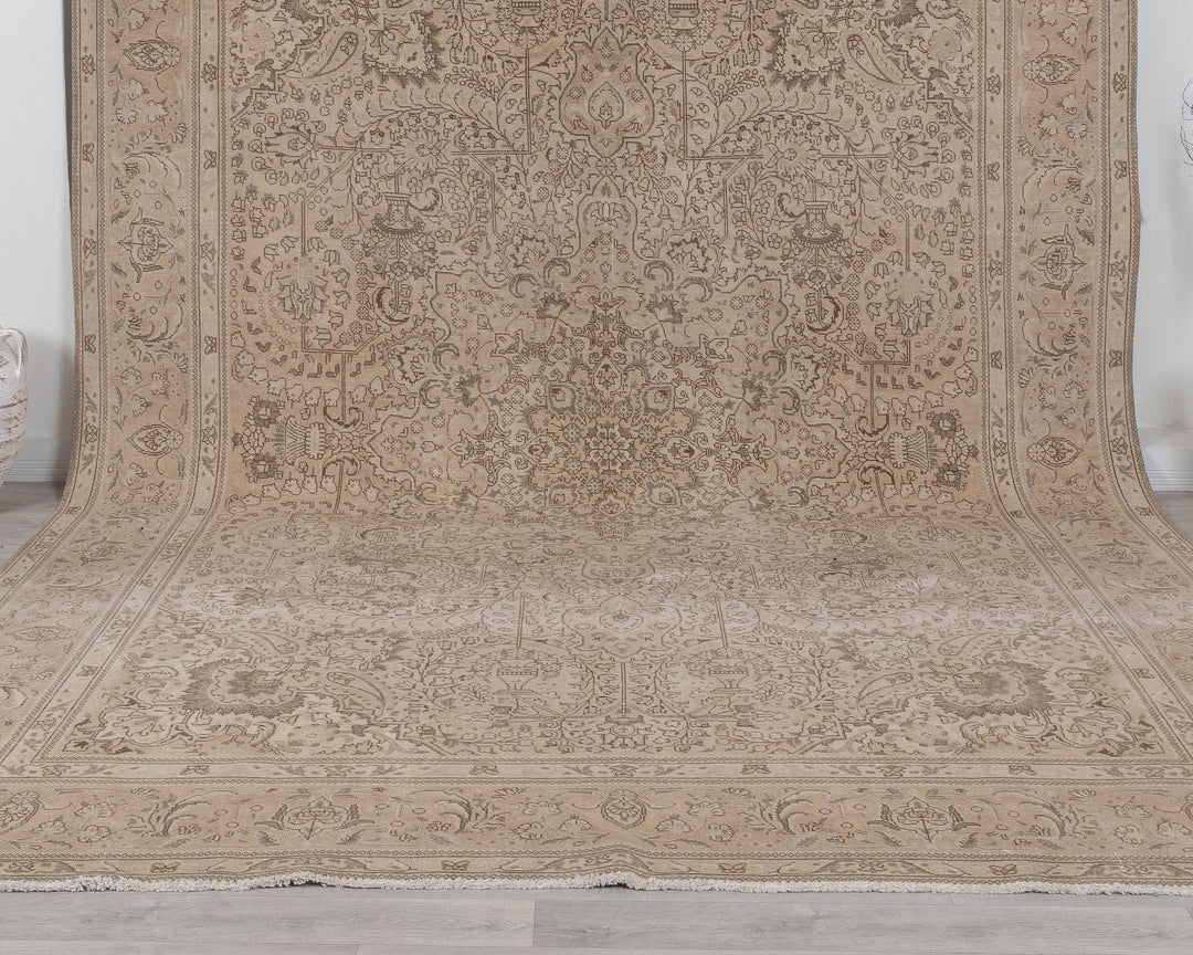 Beige Oushak Rug 9' 4" x 12' 8" | No. VR66343