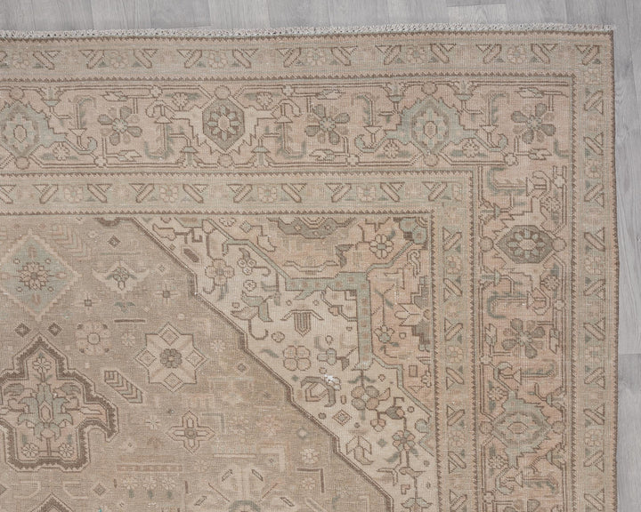 Beige Oushak Rug 8' 2" x 11' 4" | No. VR62908