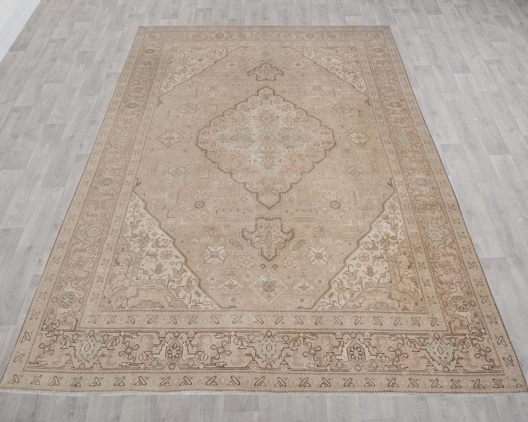 Beige Oushak Rug 8' 2" x 11' 4" | No. VR62908
