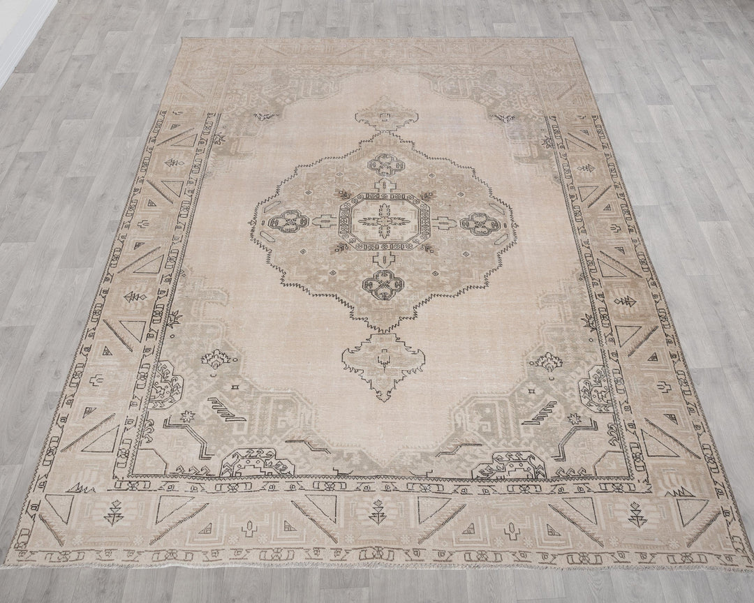 Beige Oushak Rug 9' 7" x 12' | No. VR28334