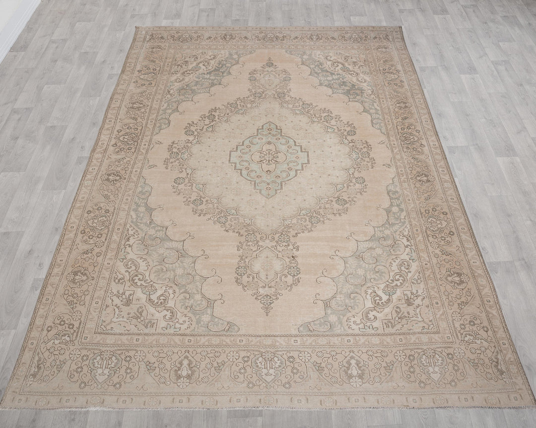 Beige Oushak Rug 9' 6" x 13' 1" | No. VR65890