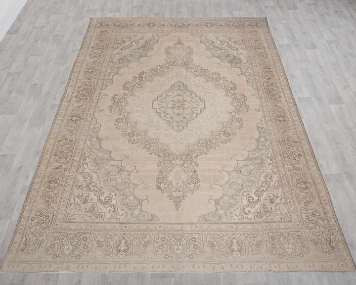 Beige Oushak Rug 9' 6" x 13' 1" | No. VR65890