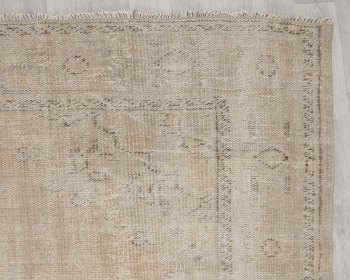 Beige Oushak Rug 6' 11" x 9' 11" | No. VR90956