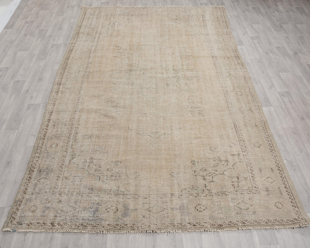 Beige Oushak Rug 6' 11" x 9' 11" | No. VR90956