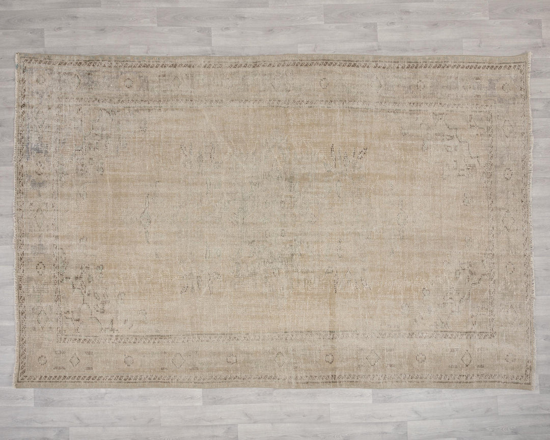 Beige Oushak Rug 6' 11" x 9' 11" | No. VR90956