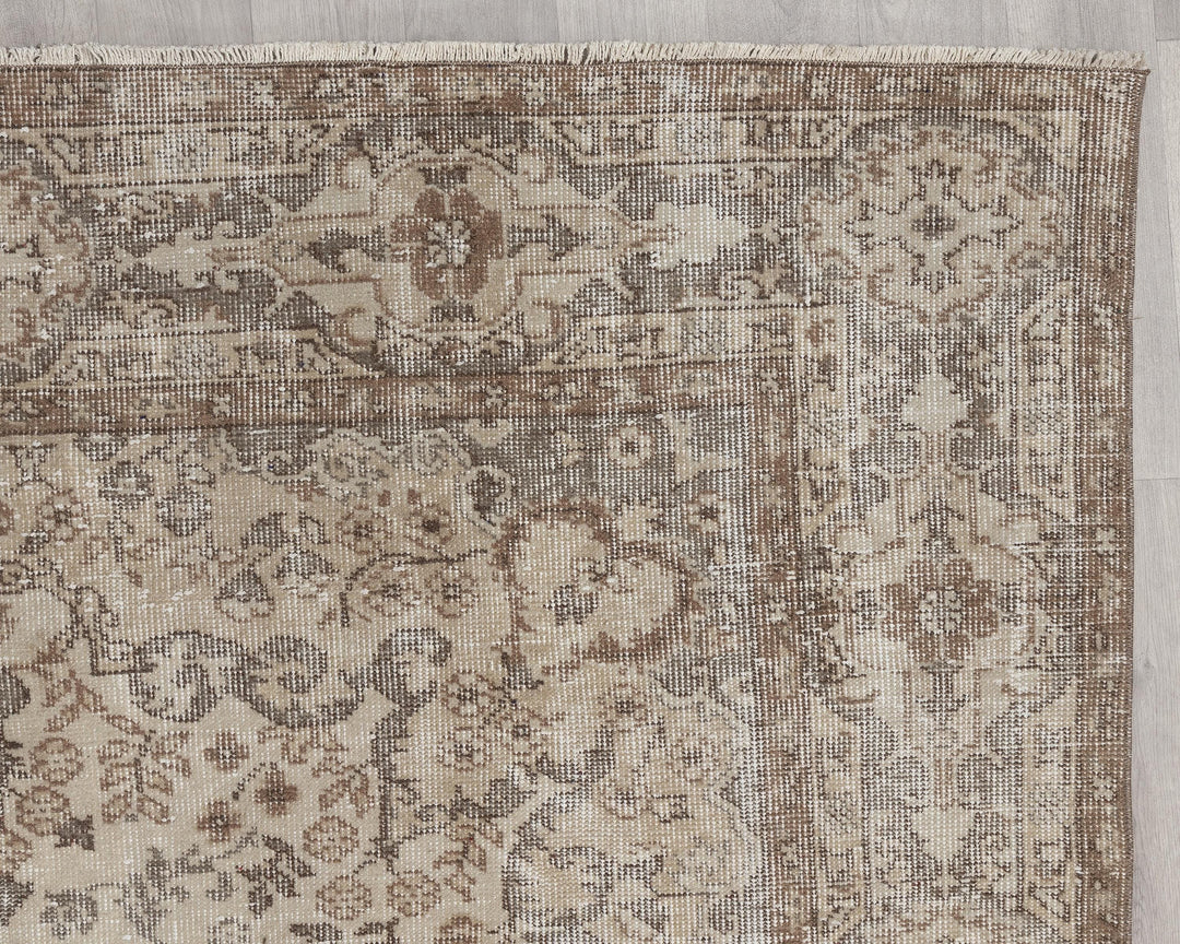Beige Oushak Rug 6' 2" x 10' 1" | No. VR98750
