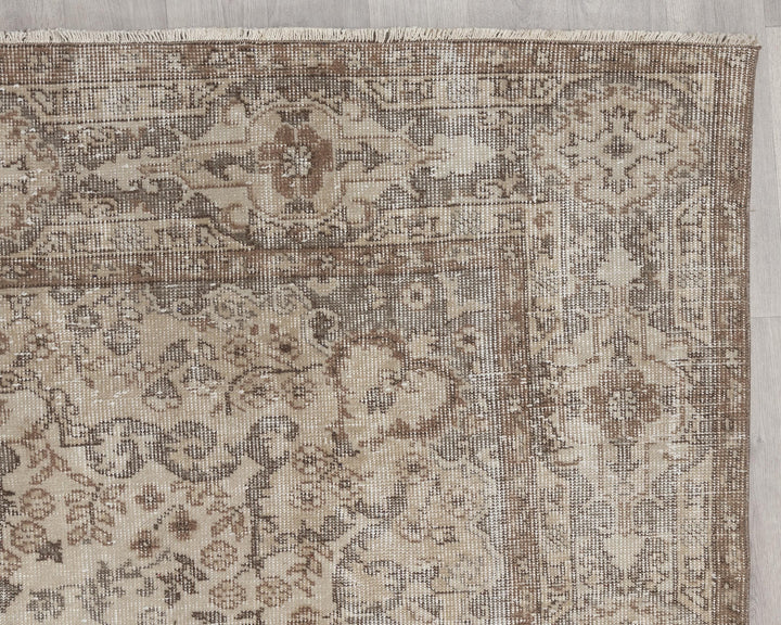 Beige Oushak Rug 6' 2" x 10' 1" | No. VR98750
