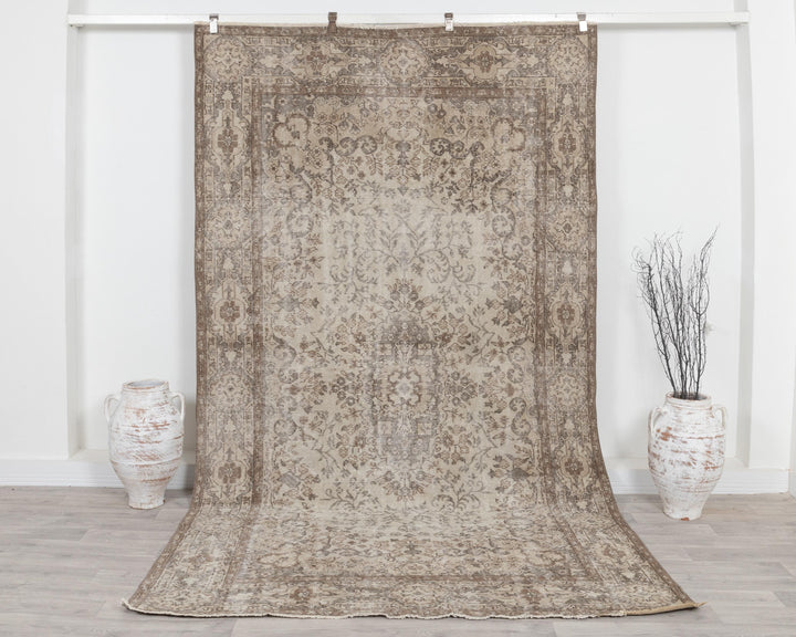 Beige Oushak Rug 6' 2" x 10' 1" | No. VR98750
