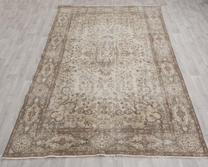 Beige Oushak Rug 6' 2" x 10' 1" | No. VR98750