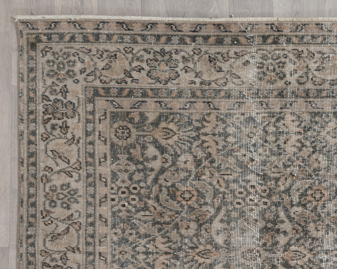 Neutral Oushak Rug 6' 9" x 9' 10" | No. VR63940