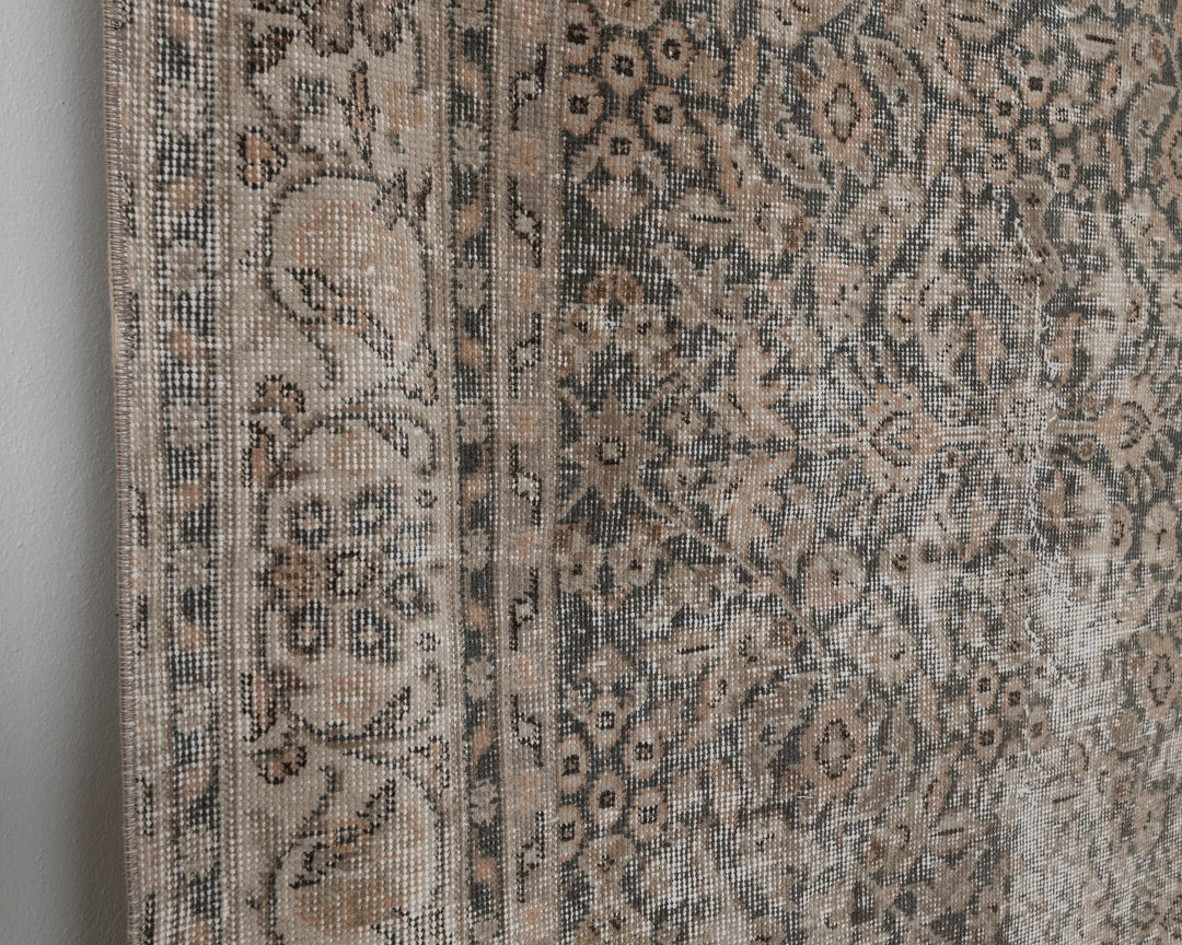 Neutral Oushak Rug 6' 9" x 9' 10" | No. VR63940