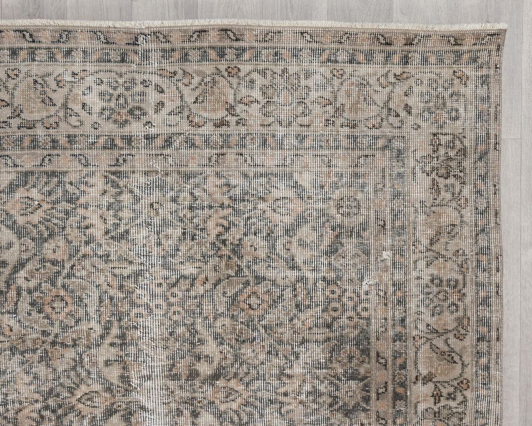 Neutral Oushak Rug 6' 9" x 9' 10" | No. VR63940