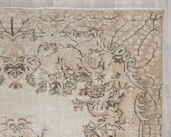 Beige Oushak Rug 6' 4" x 10' | No. VR91281