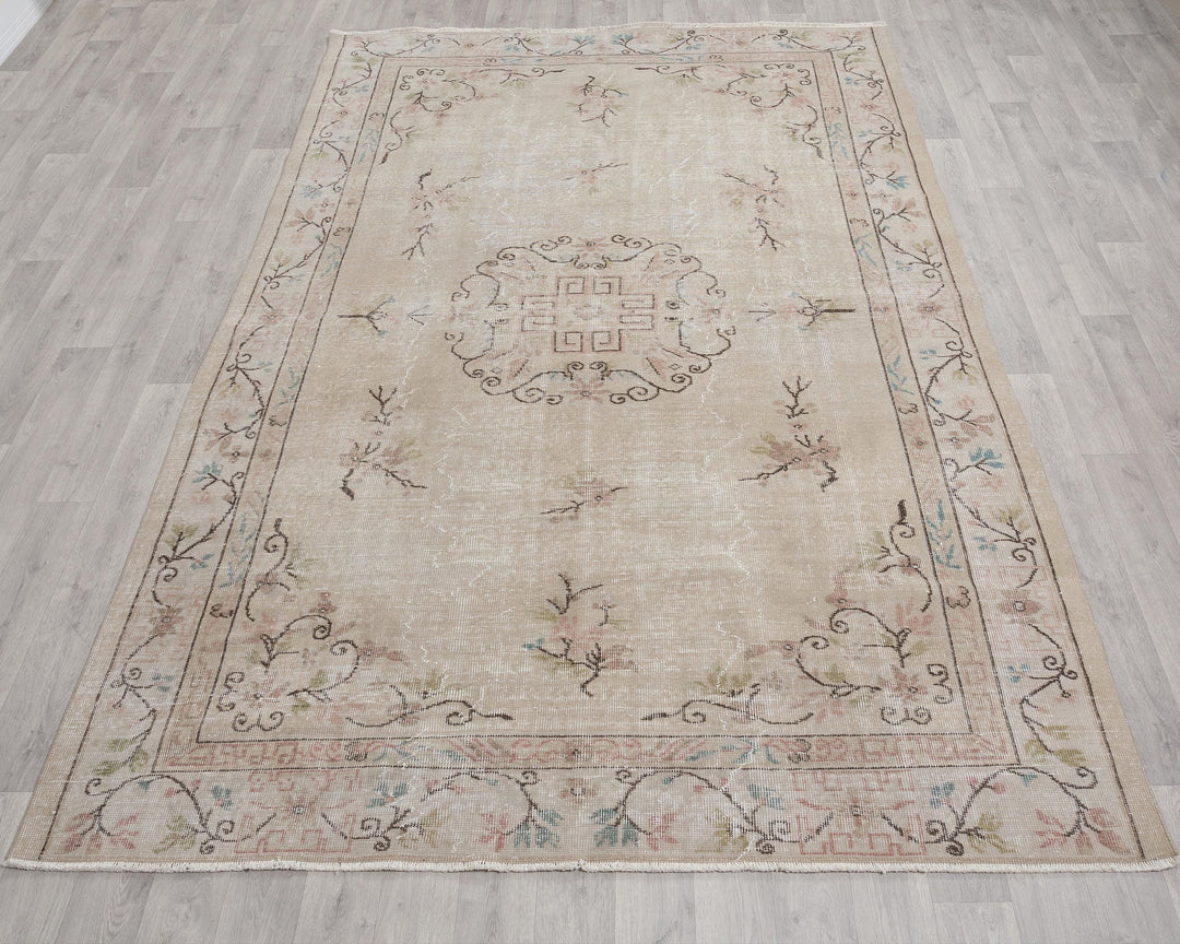 Beige Oushak Rug 6' 2" x 9' 2" | No. VR97936