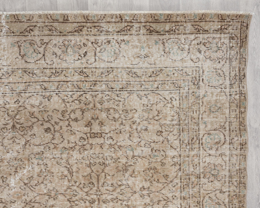 Neutral Oushak Rug 6' 6" x 9' 2" | No. VR10535