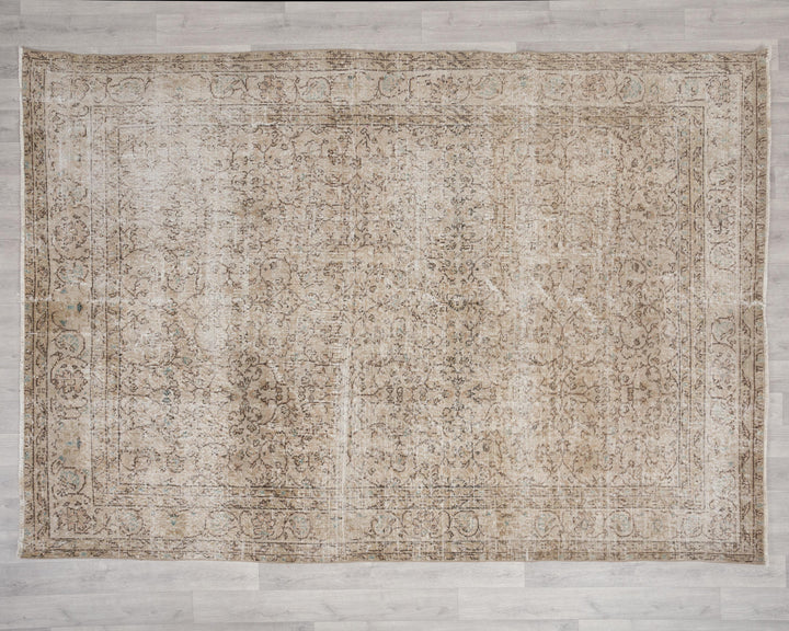 Neutral Oushak Rug 6' 6" x 9' 2" | No. VR10535