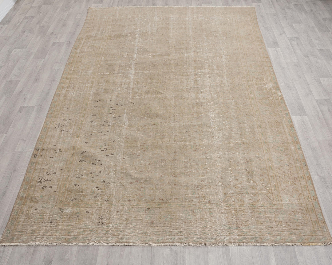 Beige Oushak Rug 6' 7" x 9' 7" | No. VR41095