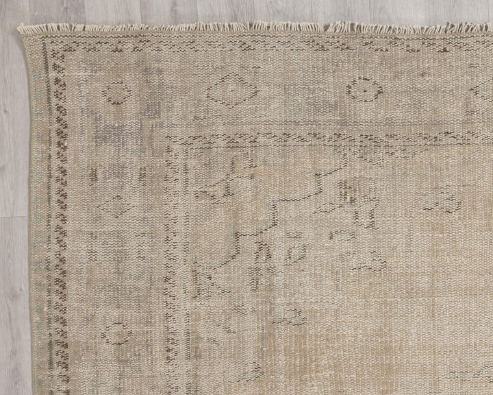 Beige Oushak Rug 6' 11" x 9' 11" | No. VR64270