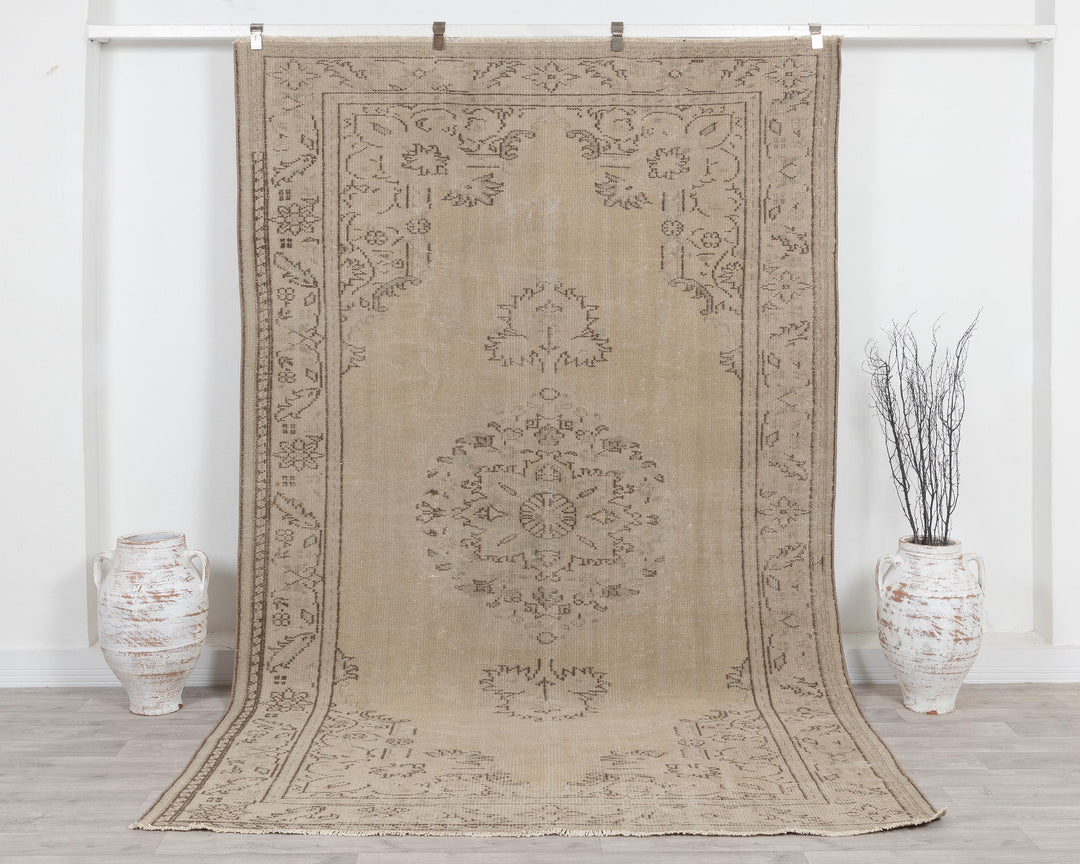 Beige Oushak Rug 7' x 10' | No. VR28139