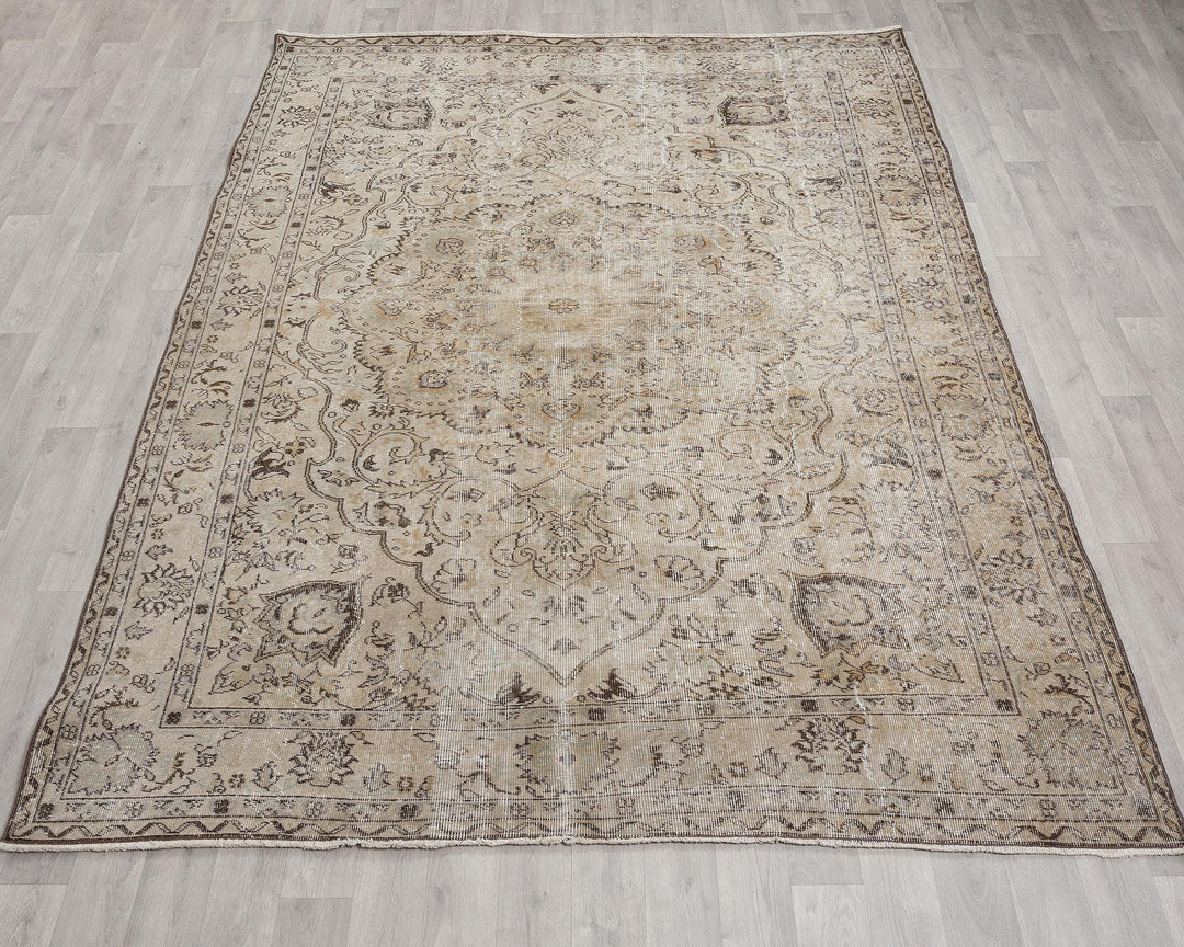 Neutral Oushak Rug 6' 11" x 9' 6" | No. VR36319
