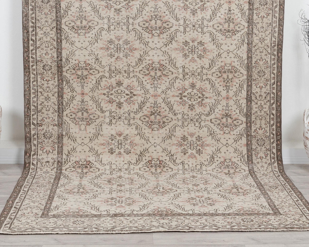 Beige Oushak Rug 5' 10" x 9' 10" | No. VR35959