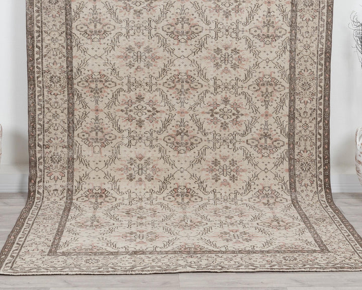Beige Oushak Rug 5' 10" x 9' 10" | No. VR35959
