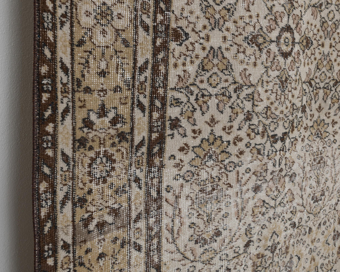 Beige Oushak Rug 6' 11" x 9' 8" | No. VR20701