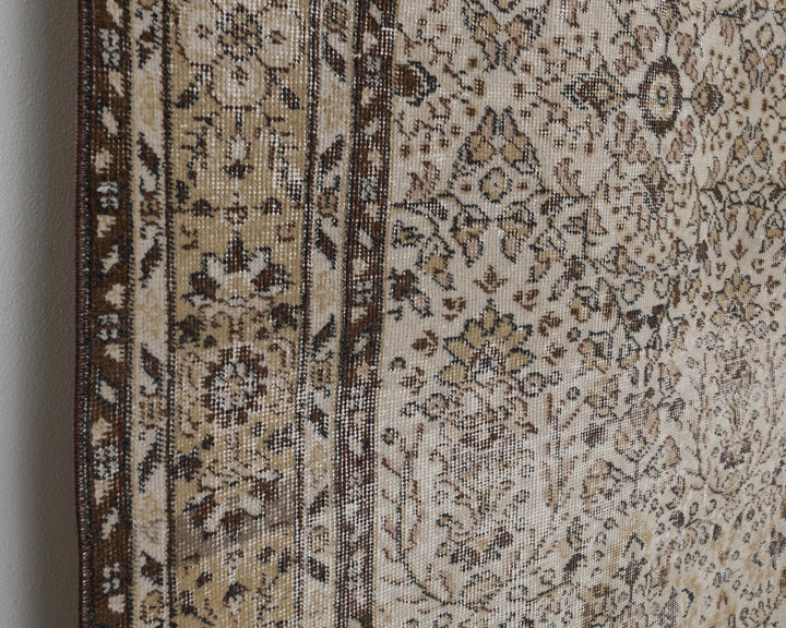Beige Oushak Rug 6' 11" x 9' 8" | No. VR20701