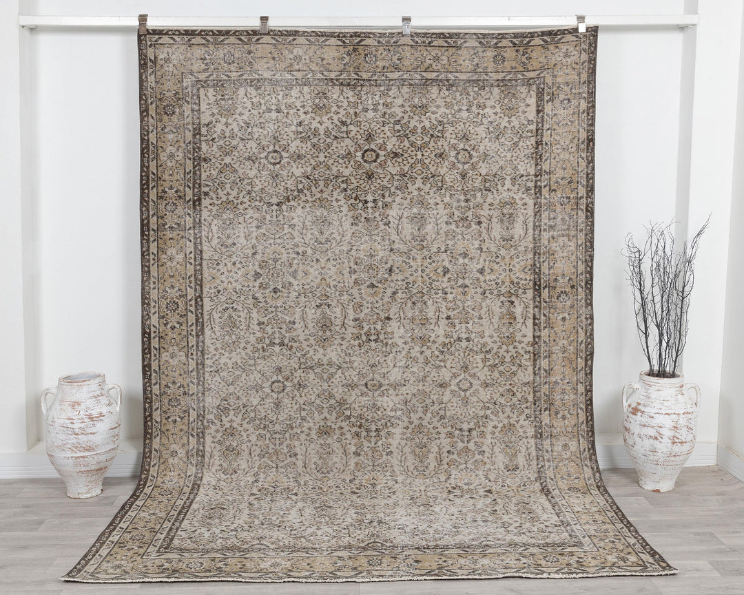 Beige Oushak Rug 6' 11" x 9' 8" | No. VR20701