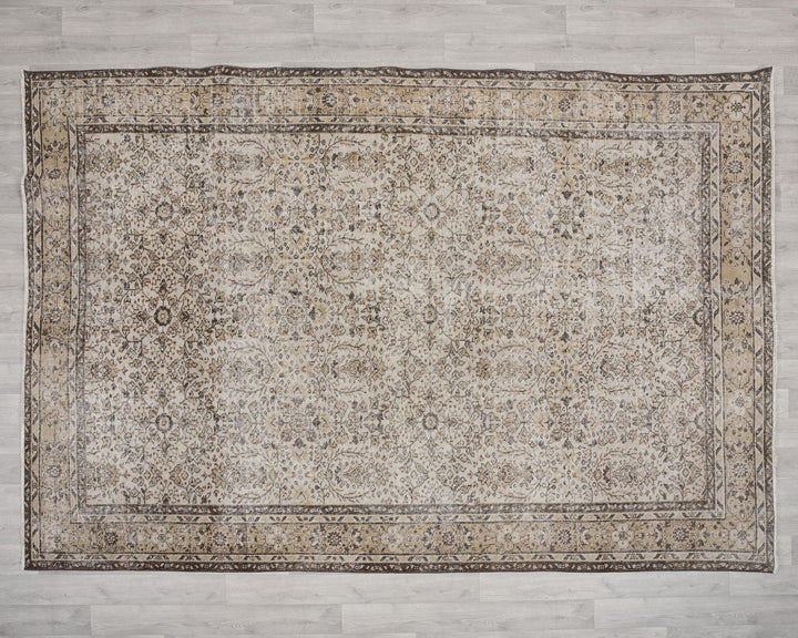 Beige Oushak Rug 6' 11" x 9' 8" | No. VR20701