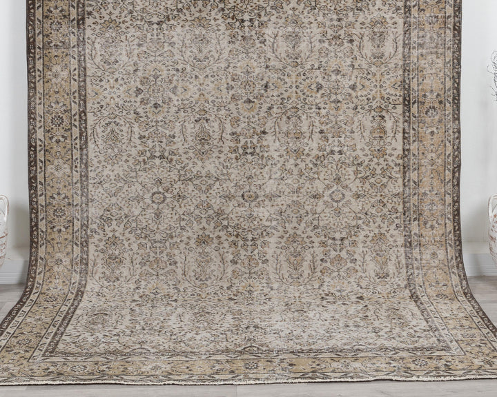 Beige Oushak Rug 6' 11" x 9' 8" | No. VR20701