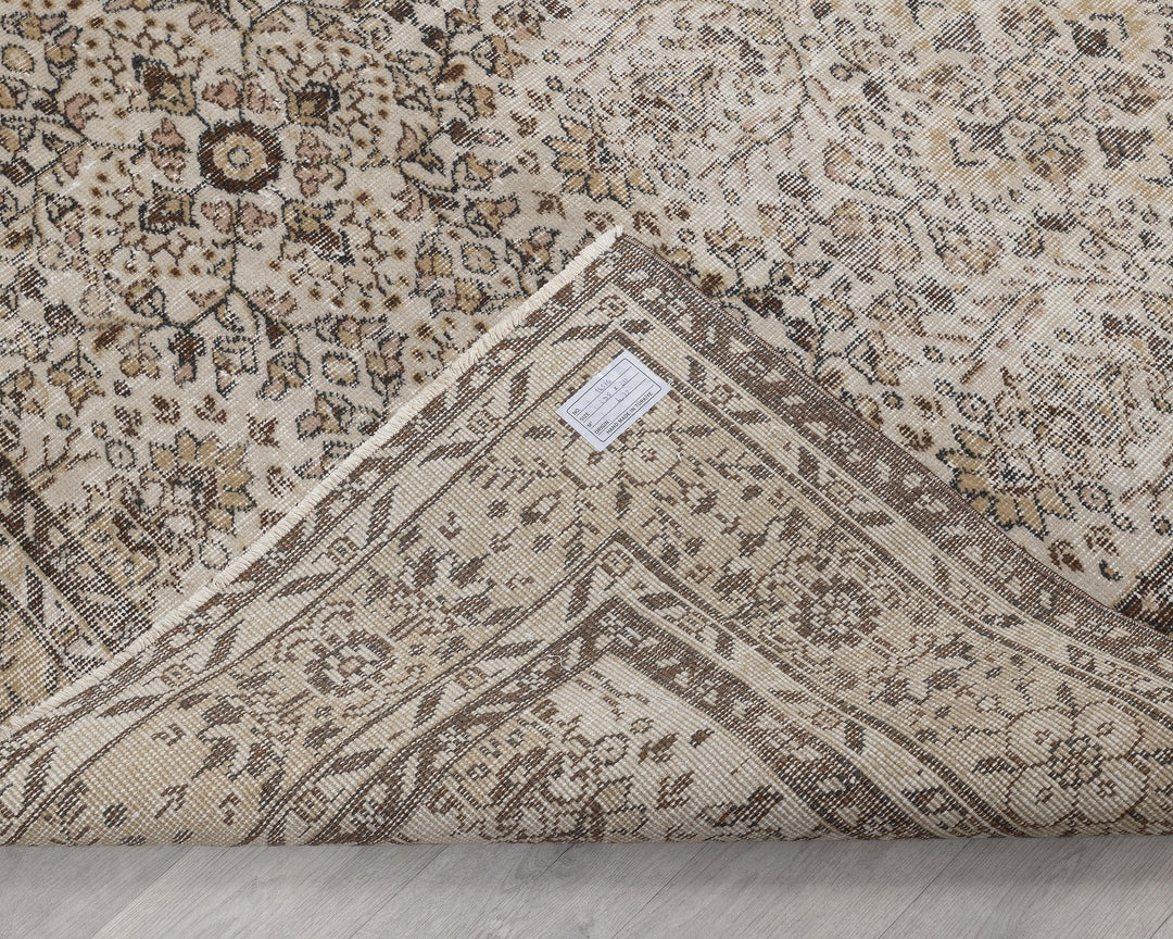 Beige Oushak Rug 6' 11" x 9' 8" | No. VR20701