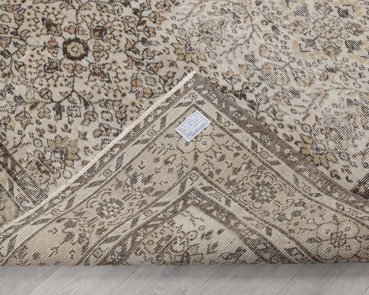 Beige Oushak Rug 6' 11" x 9' 8" | No. VR20701