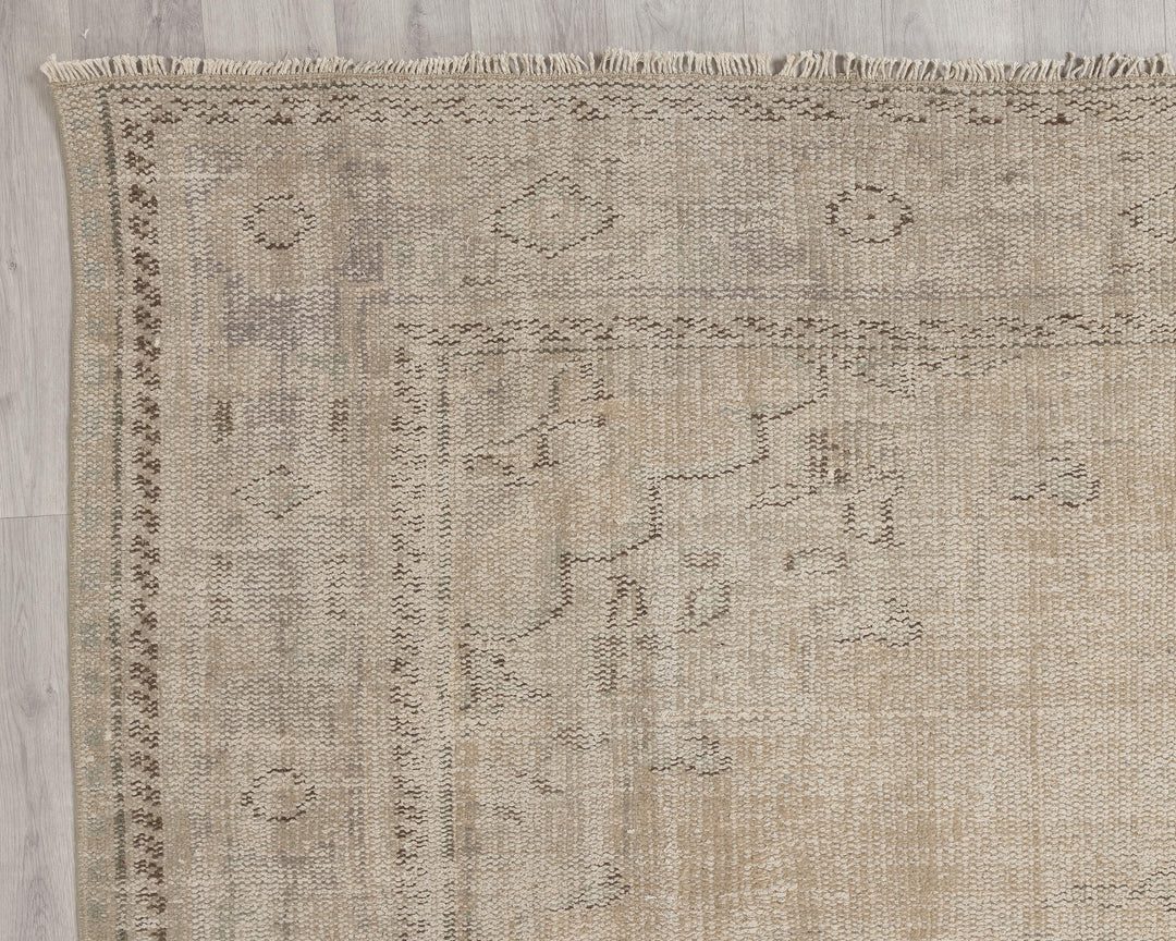 Beige Oushak Rug 6' 11" x 9' 11" | No. VR90956