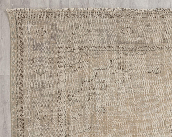 Beige Oushak Rug 6' 11" x 9' 11" | No. VR90956