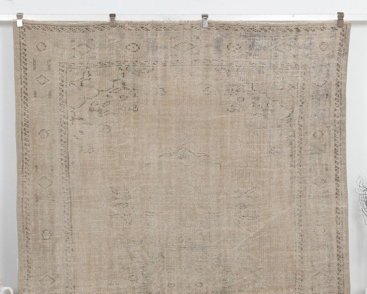 Beige Oushak Rug 6' 11" x 9' 11" | No. VR90956
