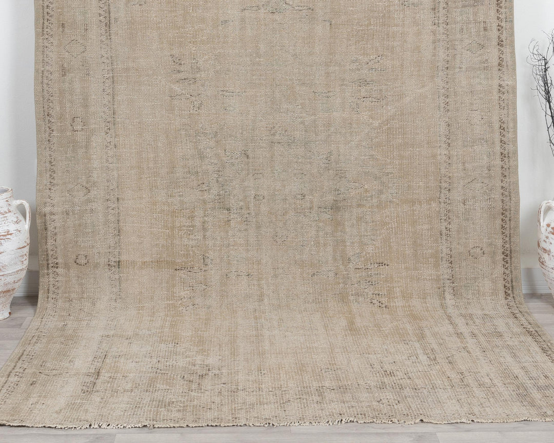 Beige Oushak Rug 6' 11" x 9' 11" | No. VR90956