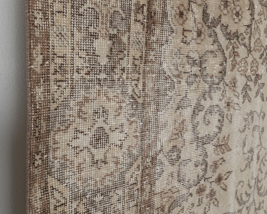 Beige Oushak Rug 6' 2" x 10' 1" | No. VR98750